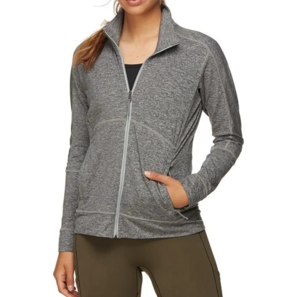 Patagonia Gray 🩶 Women's Sweater, full zip, size small Like New condition